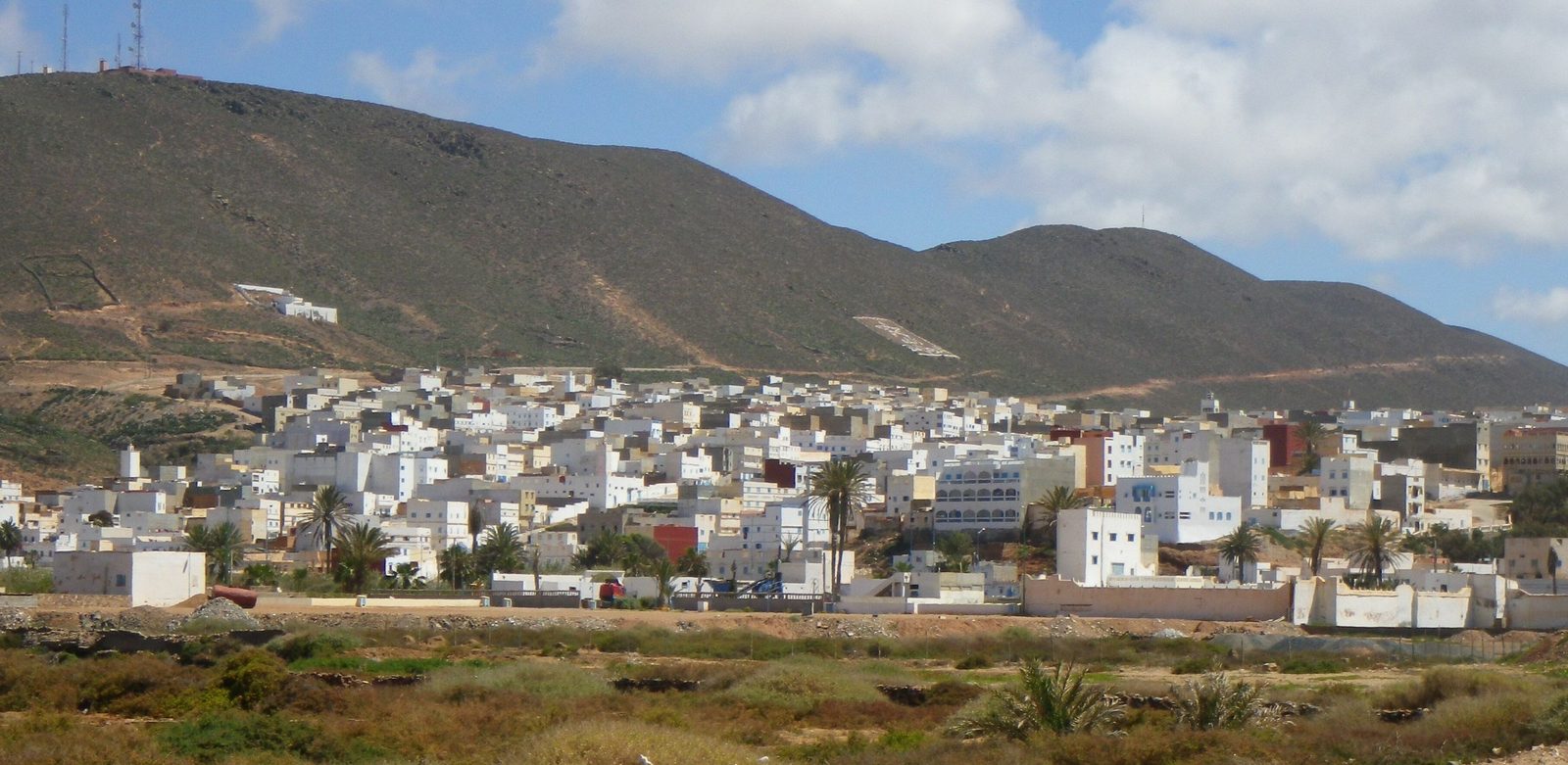 The town of Sidi Ifni between the hills and the sea